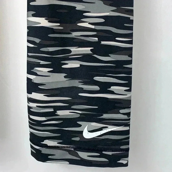 Women’s Nike Pro 3/4 Length Camouflage Leggings Size Small EUC - Picture 3 of 8